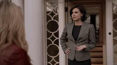 Once_Upon_A_Time_-_S01E01_28812529.jpg
