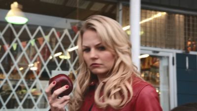 Once_Upon_A_Time_-_S01E02_28257629.jpg