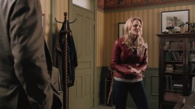 Once_Upon_A_Time_-_S01E02_28305329.jpg