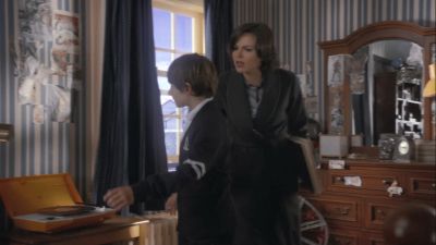 Once_Upon_A_Time_-_S01E02_2832729.jpg