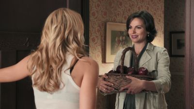 Once_Upon_A_Time_-_S01E02_2854729.jpg