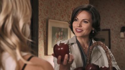 Once_Upon_A_Time_-_S01E02_2860829.jpg
